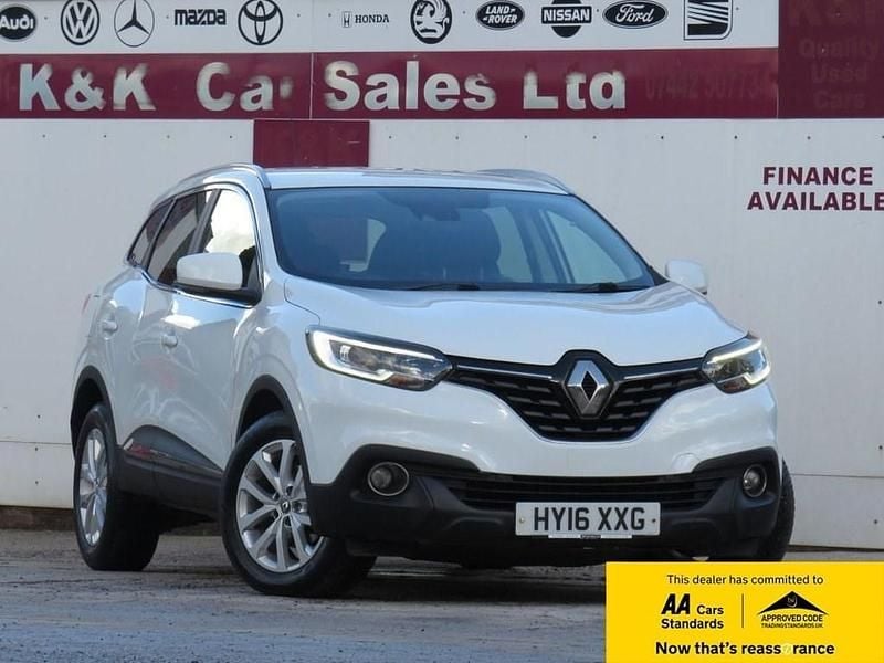 White Used 2016 Renault Kadjar Dynamique SUV | £8,495 (Fair price) - Image 1/4