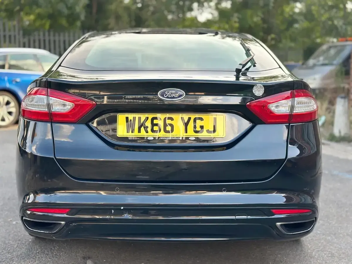 Used Ford Mondeo Titanium 180 HP (132 kW) 2016 Black Hatchback
