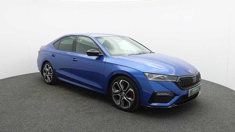 Race blue metallic Used 2025 Skoda Karoq SportLine SUV | £29,990 (Fair price) - Image 1/4