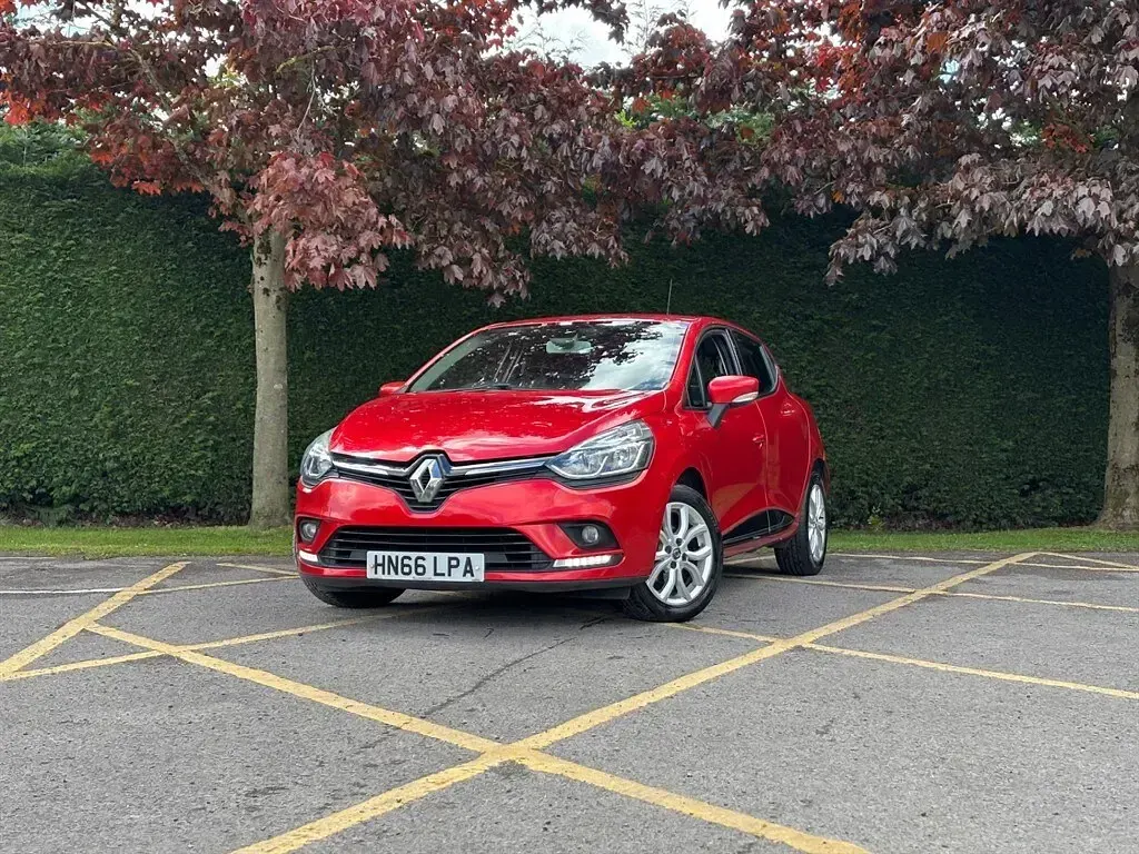 Used Renault Clio IV Dynamique 75 HP (55 kW) 2016 Red Hatchback