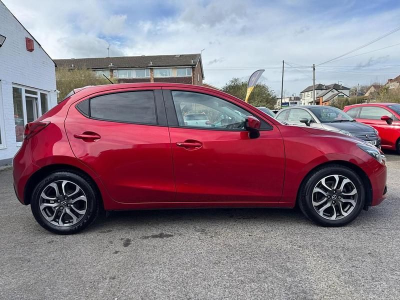 Used Mazda 2 Inclusive 90 HP (66 kW) 2017 Red Hatchback
