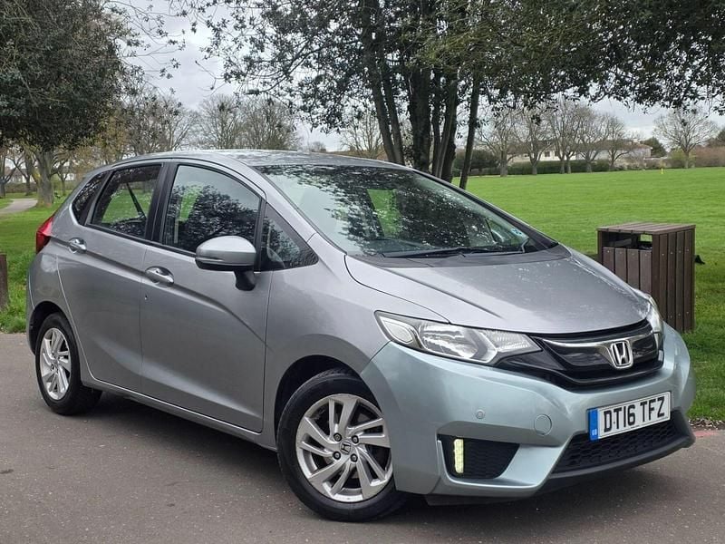 Second-hand Honda Jazz SE 102 CP (75 kW) 2016 Argintiu Hatchback