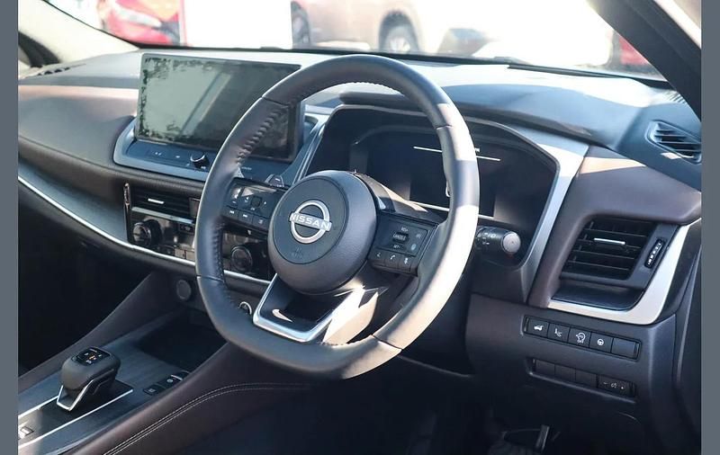 Used Nissan Qashqai Tekna 155 HP (114 kW) 2024 Silver SUV