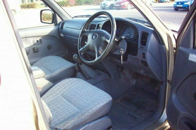 Used Toyota HiLux 102 HP (75 kW) 2002 Pickup