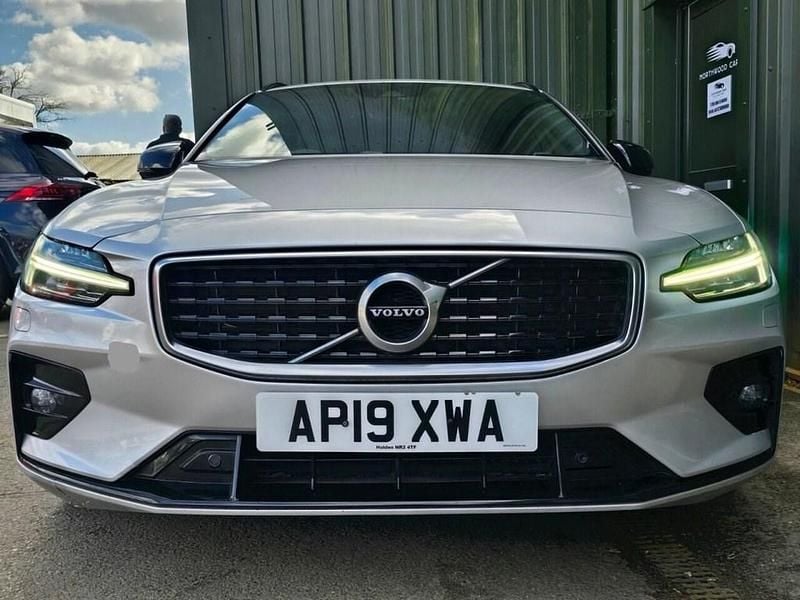 Used Volvo V60 R-Design 150 HP (110 kW) 2019 Silver Estate