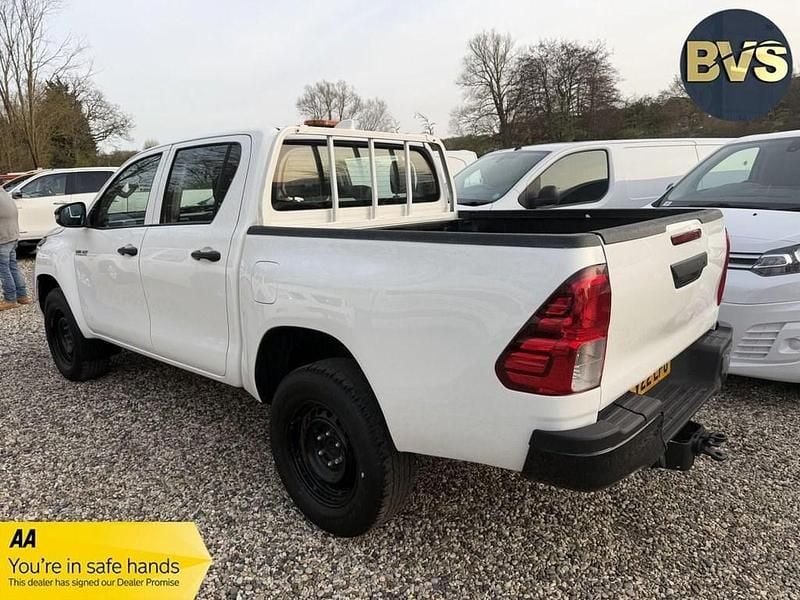Used Toyota HiLux Active 150 HP (110 kW) 2022 White Pickup