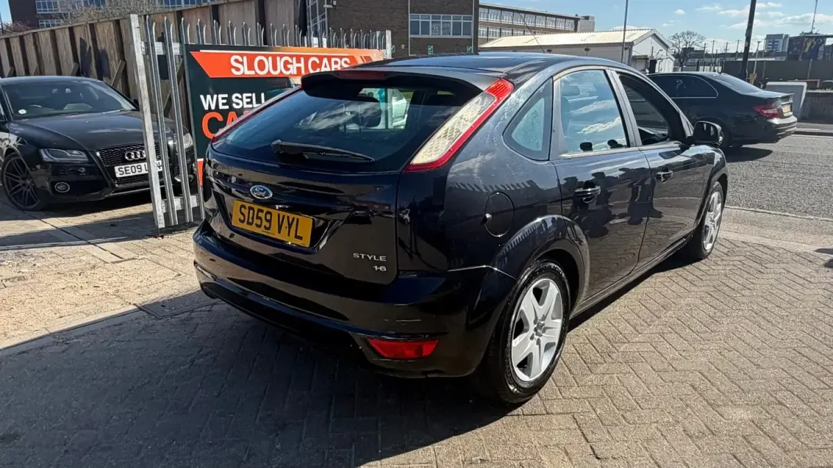 Gebraucht Ford Focus Style 99 PS (72 kW) 2009 Schwarz Kleinwagen