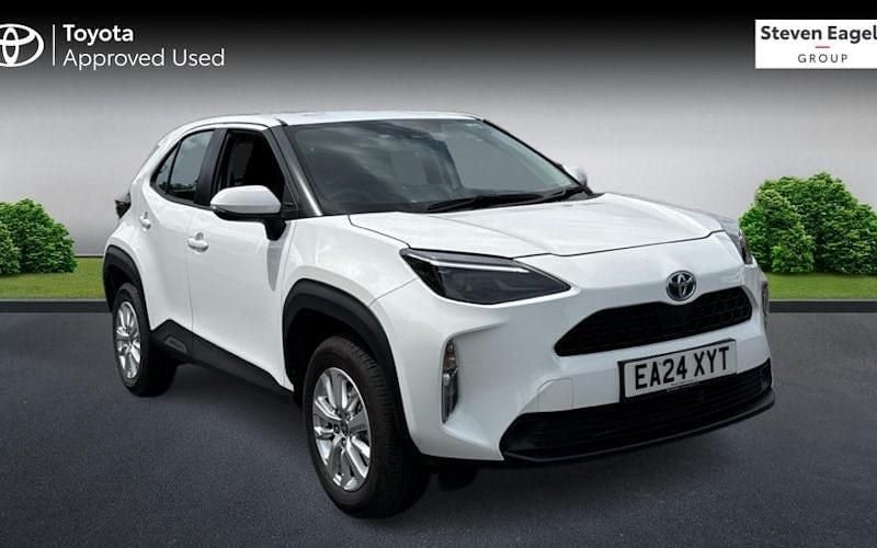 Used 2025 Toyota Yaris Hybrid Estate | £20,795 (Super price) - Image 1/4