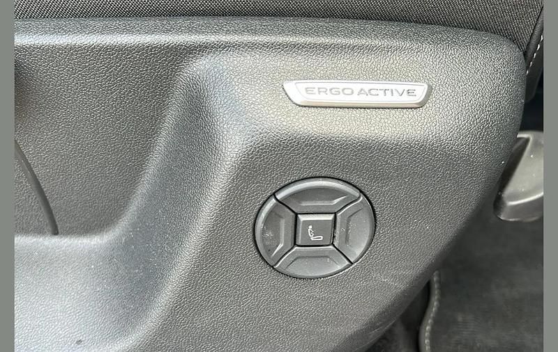 Red Used 2025 VW Tiguan R-line SUV | £33,099 (A bit pricey) - Image 1/4