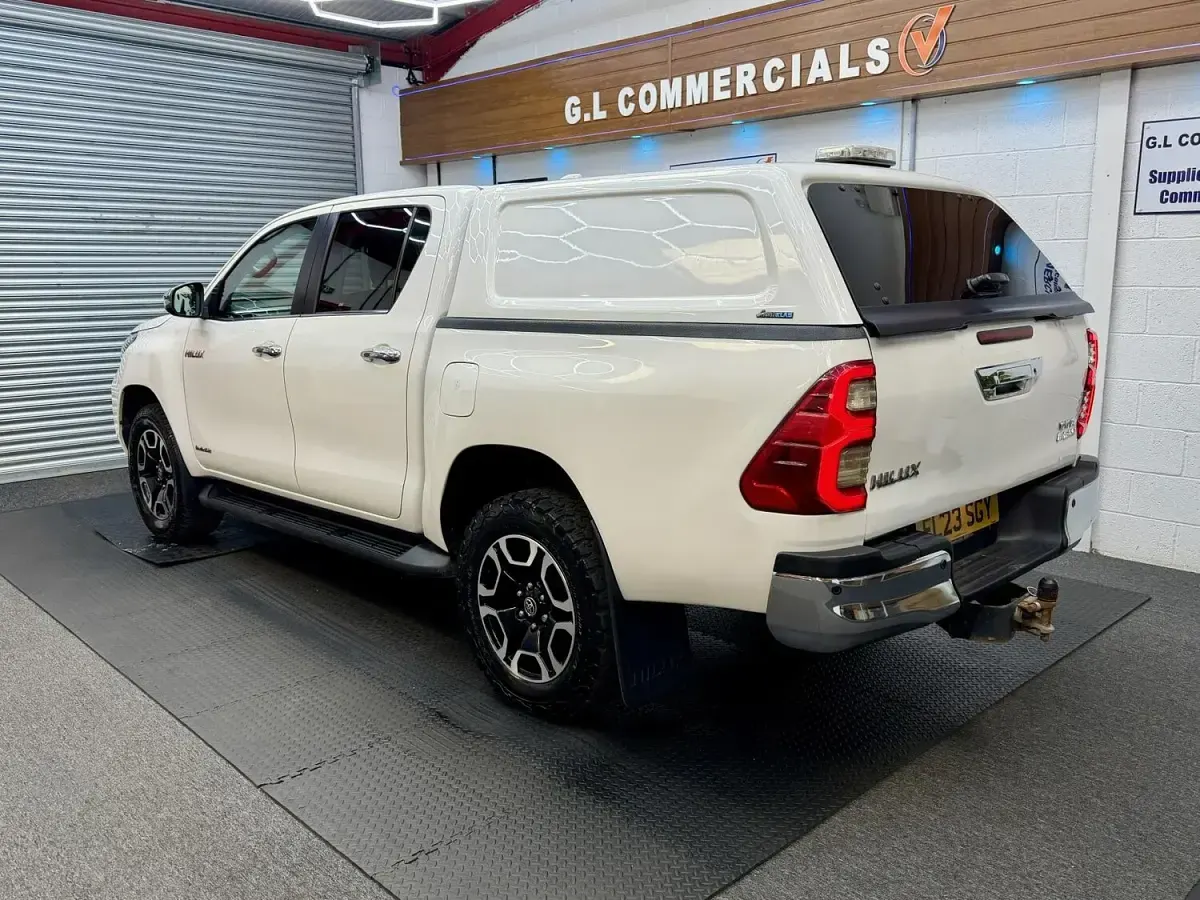 Used Toyota HiLux 150 HP (110 kW) 2023 White Pickup