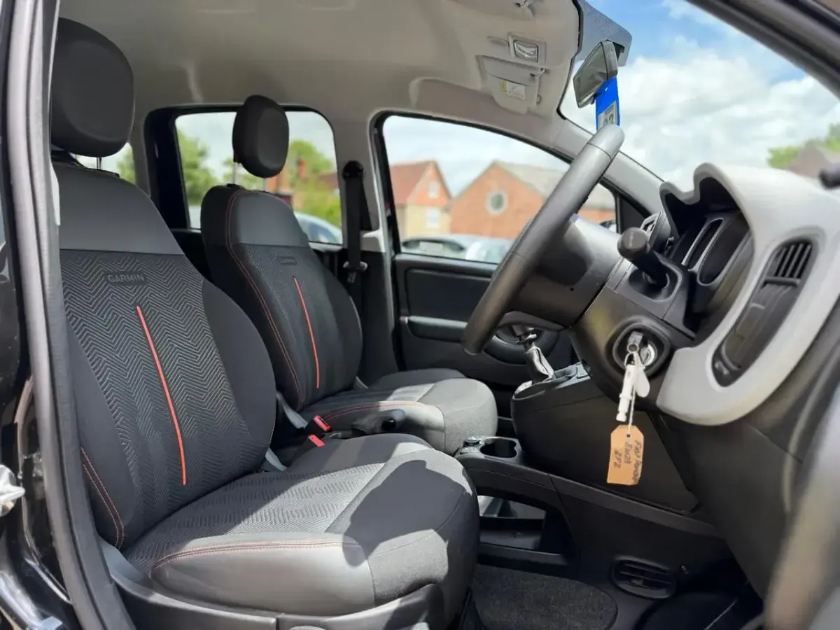 Used Fiat Panda Garmin 70 HP (51 kW) 2023 Black Hatchback
