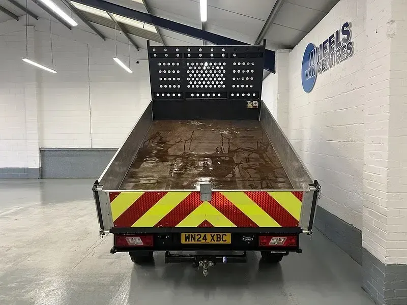 Begagnad Ford Transit 130 HK (95 kW) 2024 Vit Cab