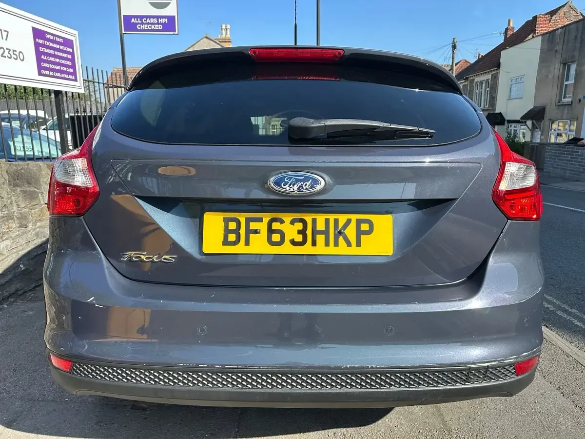Used Ford Focus Zetec 105 HP (77 kW) 2013 Grey Hatchback