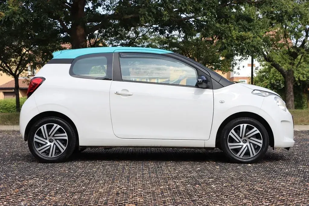 Used Citroën C1 Feel 68 HP (50 kW) 2016 White Hatchback