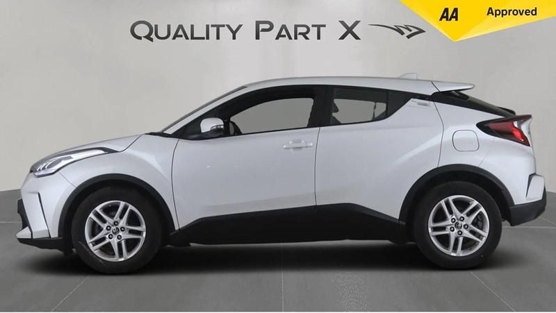 Used Toyota C-HR 122 HP (89 kW) 2023 White SUV