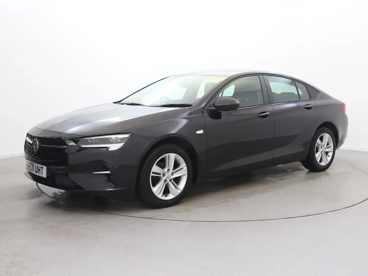 Second-hand Vauxhall Insignia Sport 122 CP (89 kW) 2021 Negru Hatchback