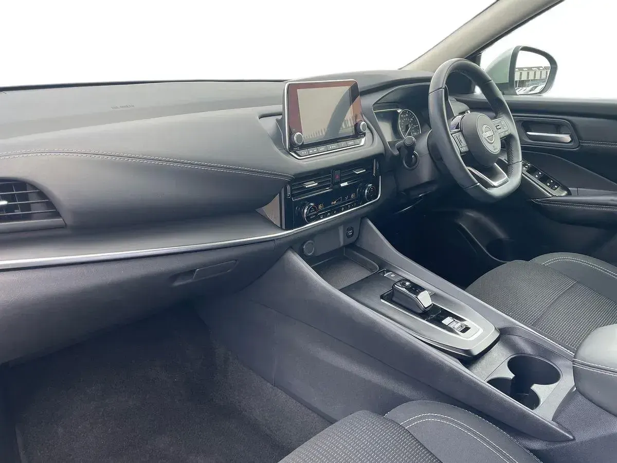 Used Nissan Qashqai Acenta Premium 190 HP (139 kW) 2023 Silver SUV