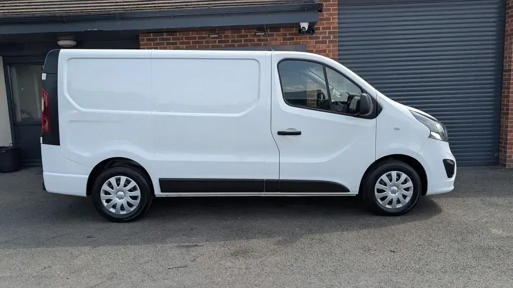 Usado Vauxhall Vivaro Sportive 120 HP (88 kW) 2019 Branco Monovolume
