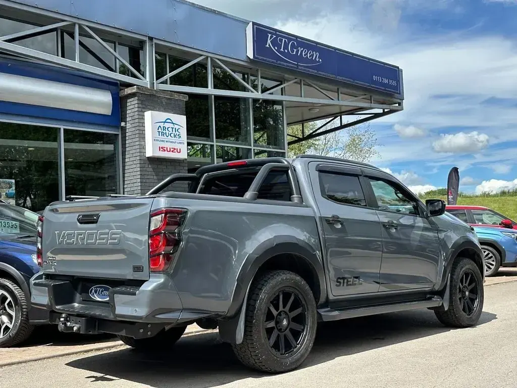 Used Isuzu D-Max 2025 Grey Pickup