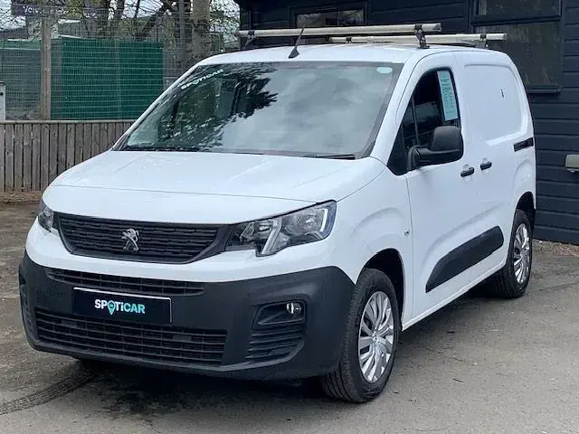 Usado Peugeot Partner Premium 131 HP (96 kW) 2021 Branco Monovolume