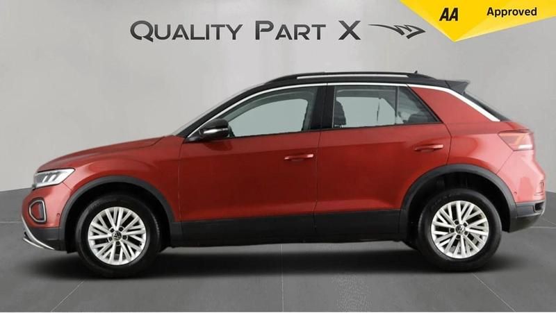 Used VW T-Roc Life 150 HP (110 kW) 2024 Red SUV