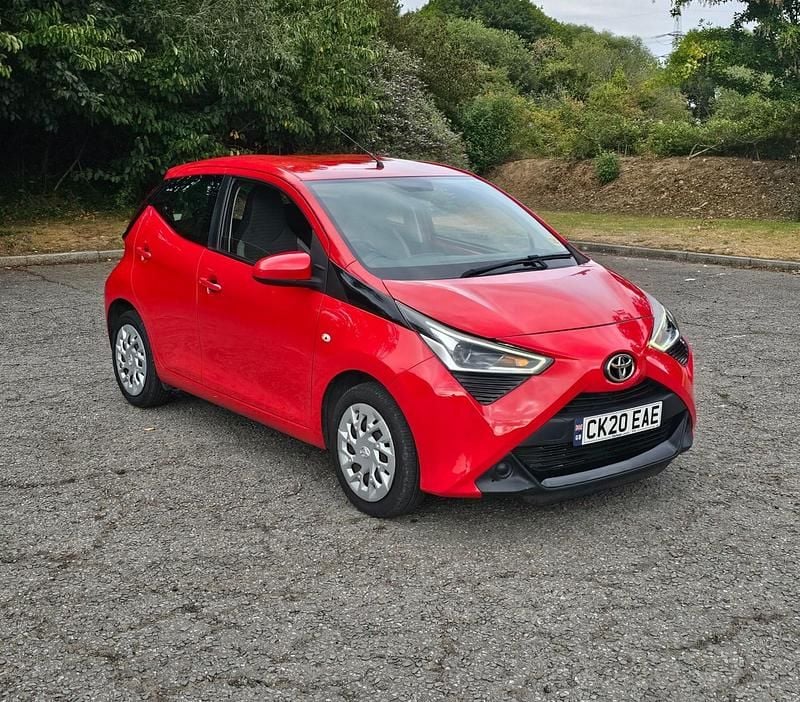 Used Toyota Aygo X-play 72 HP (52 kW) 2020 Red Hatchback