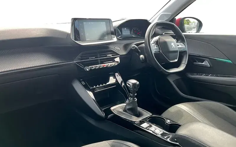 Second-hand Peugeot 208 Allure 102 CP (75 kW) 2021 Roșu Hatchback