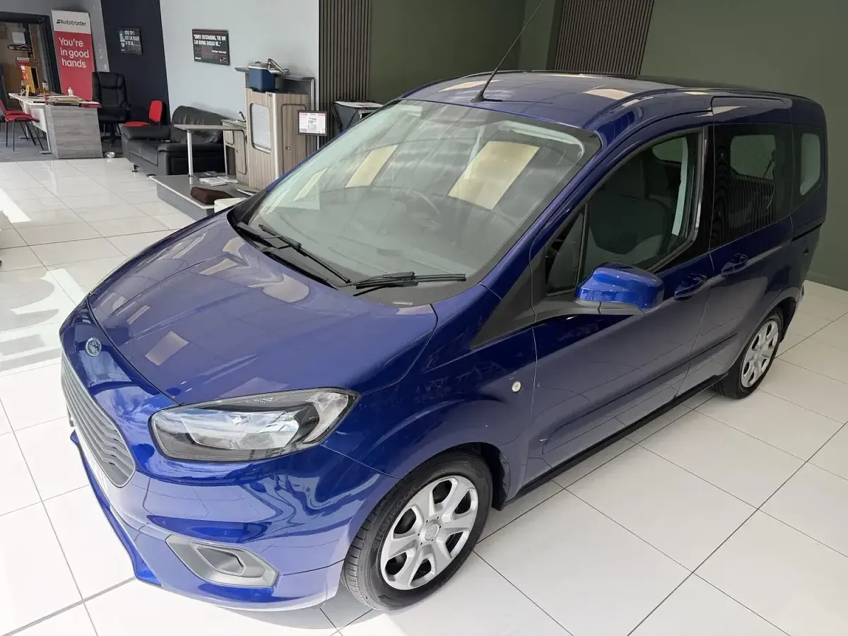 Used Ford Tourneo Courier Zetec 98 HP (72 kW) 2019 Blue MPV