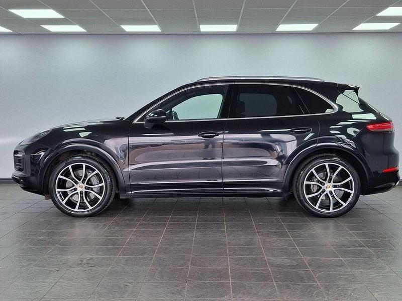 Used Porsche Cayenne 440 HP (323 kW) 2019 Black SUV