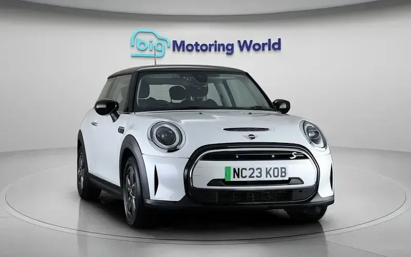 Used Mini Cooper S Level 1 135 kW (184 HP) 2023 White Hatchback