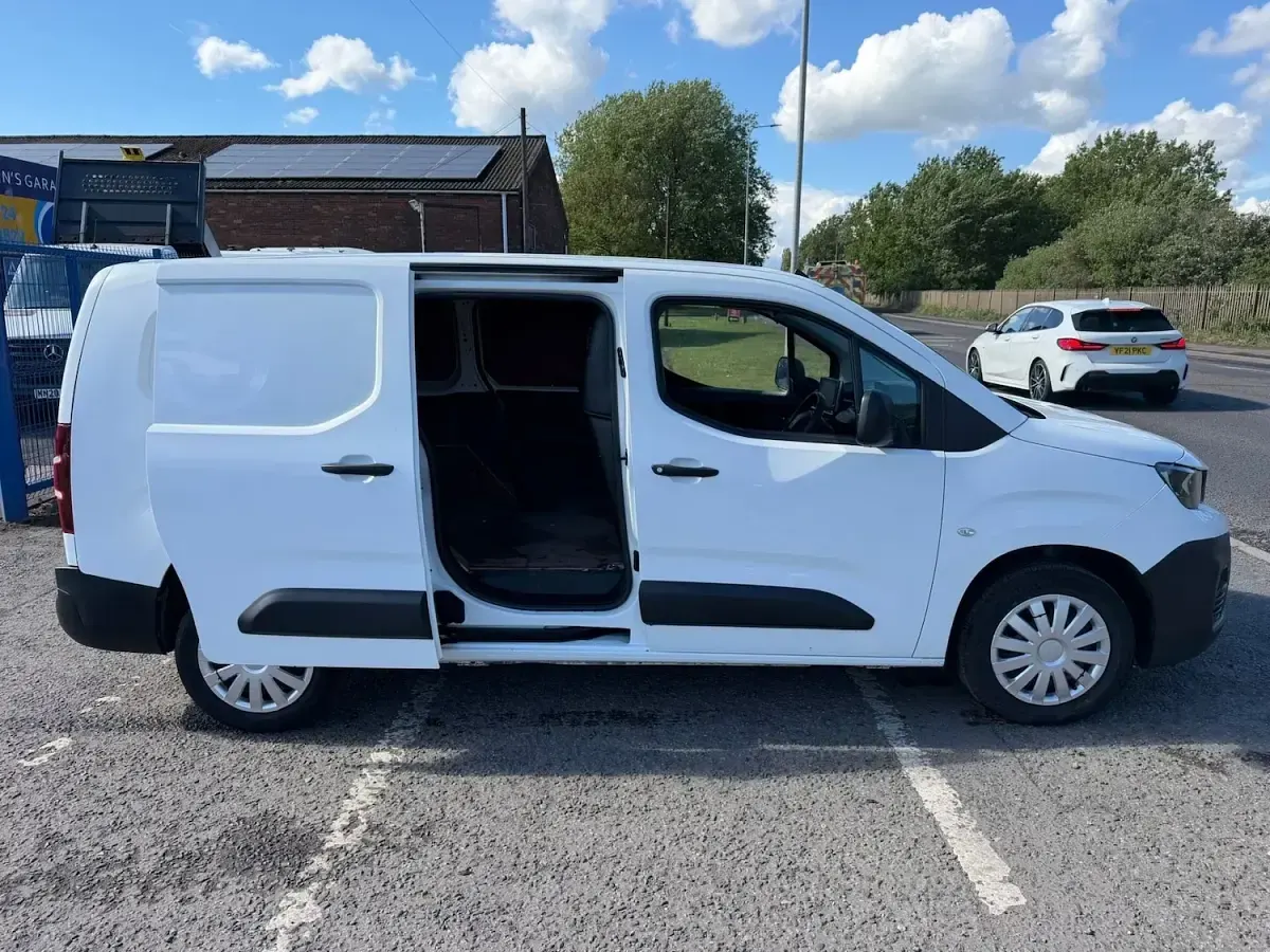 Used Peugeot Partner 131 HP (96 kW) 2020 White MPV