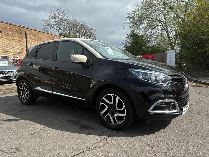 Usado Renault Captur Dynamique 90 HP (66 kW) 2015 Preto SUV