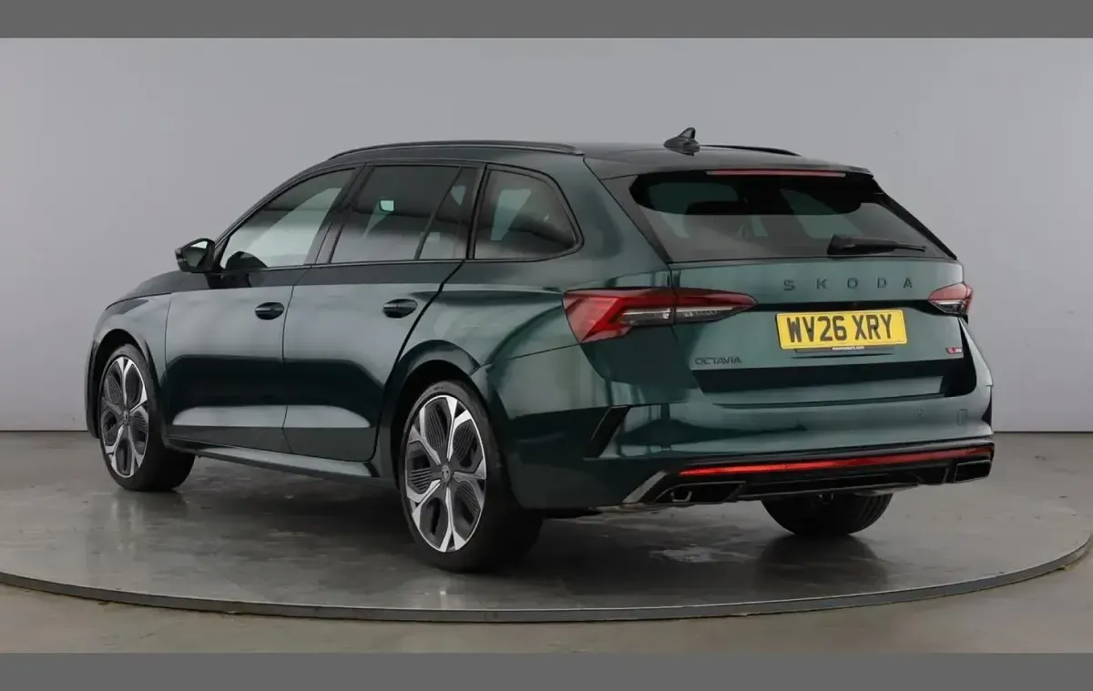 Used Skoda Octavia vRS 265 HP (194 kW) 2026 Royal green metallic Estate