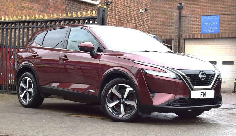 Used Nissan Qashqai N-Connecta 190 HP (139 kW) 2023 Red SUV