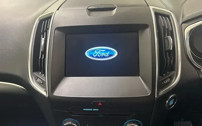 Used Ford S-MAX Titanium 190 HP (139 kW) 2023 Blue MPV