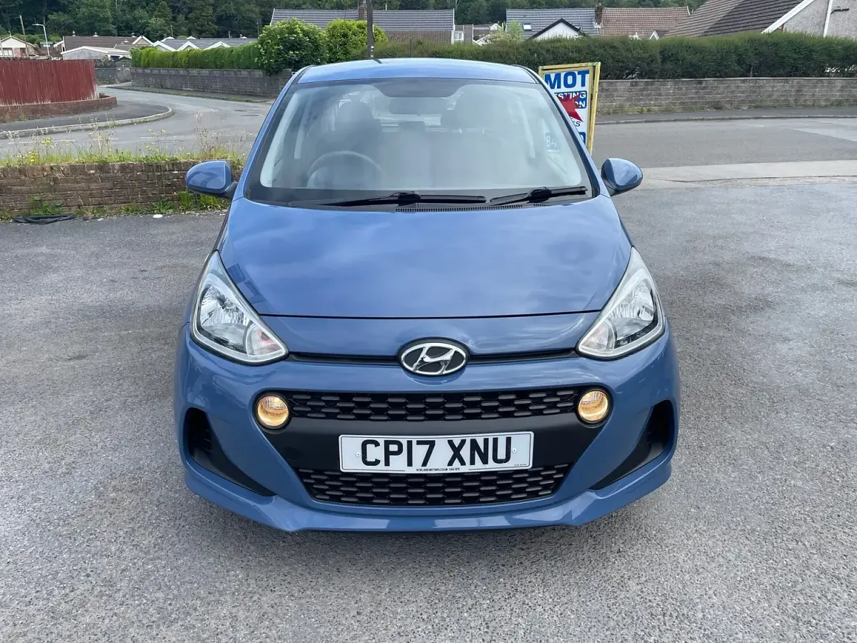 Used Hyundai i10 SE 67 HP (49 kW) 2017 Blue Hatchback