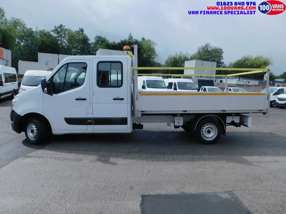Used Nissan NV400 Tekna 150 HP (110 kW) 2021 White Van