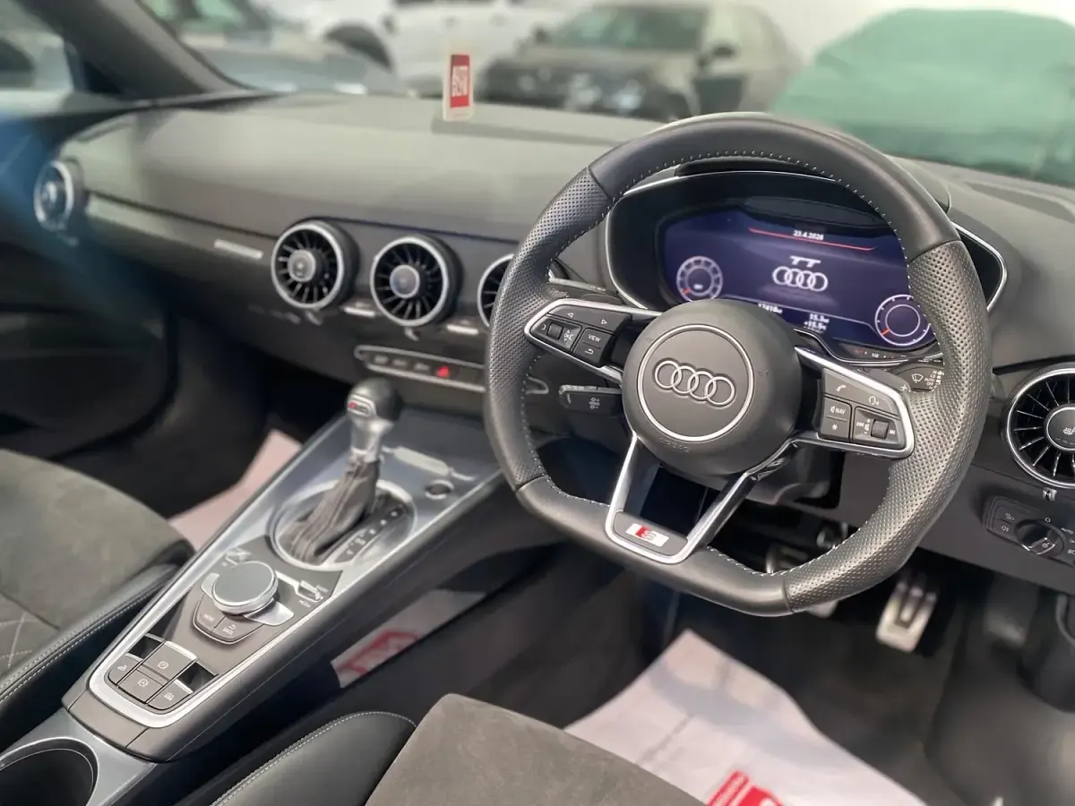 Used Audi TT Roadster Black Edition 197 HP (144 kW) 2022 White Cabriolet