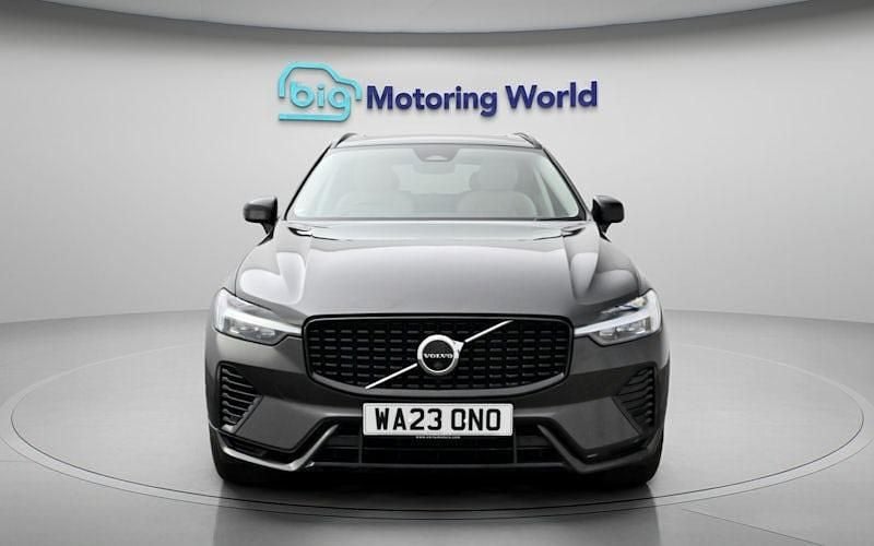 Usado Volvo XC60 Plus 349 HP (256 kW) 2023 Cinzento SUV