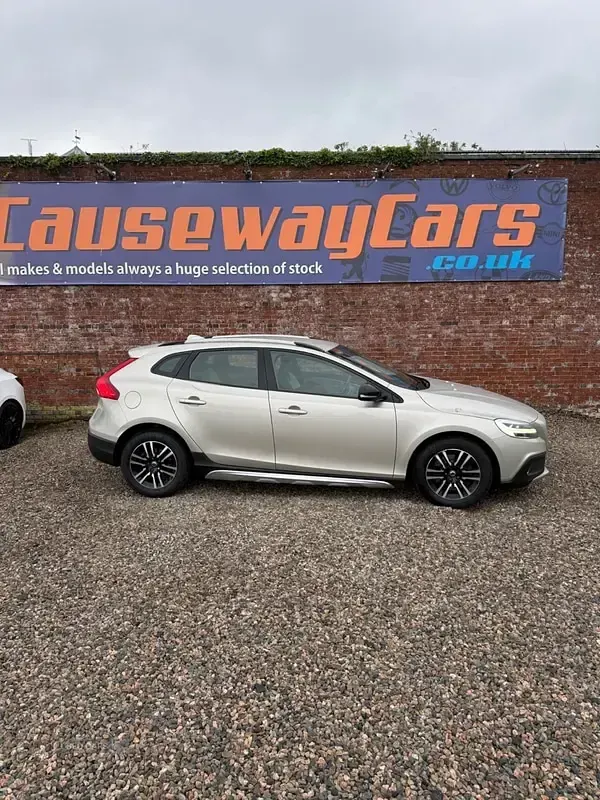 Used Volvo V40 Plus 2018 Gold Hatchback