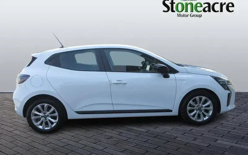 Used Renault Clio Evolution 90 HP (66 kW) 2025 White Hatchback