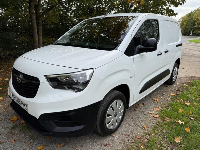 Używany Vauxhall Combo Edition 100 KM (73 kW) 2019 Biały Minivan