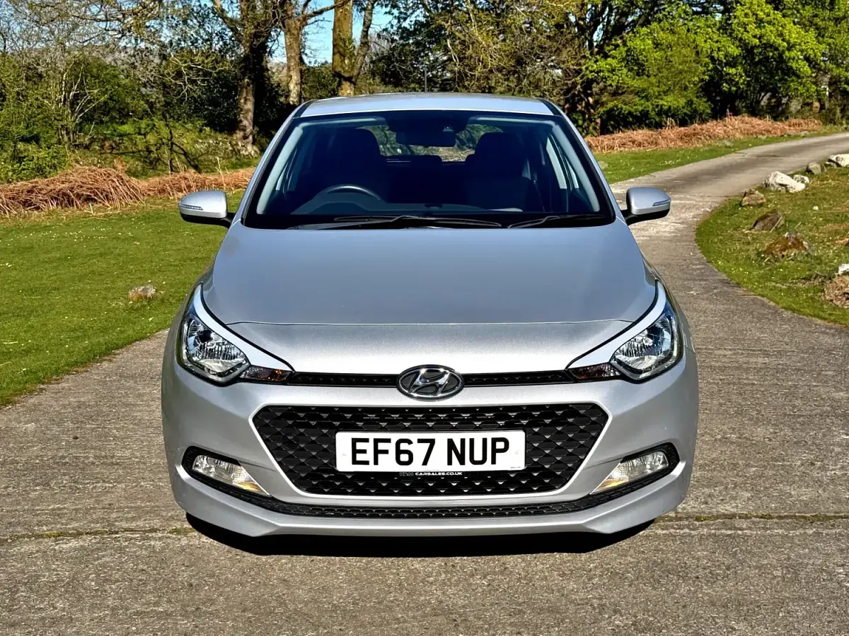 Used Hyundai i20 SE 84 HP (61 kW) 2017 Silver Hatchback
