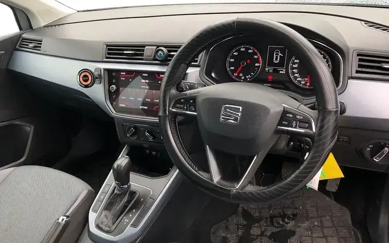 Used Seat Arona SE Technology 116 HP (85 kW) 2018 Silver SUV