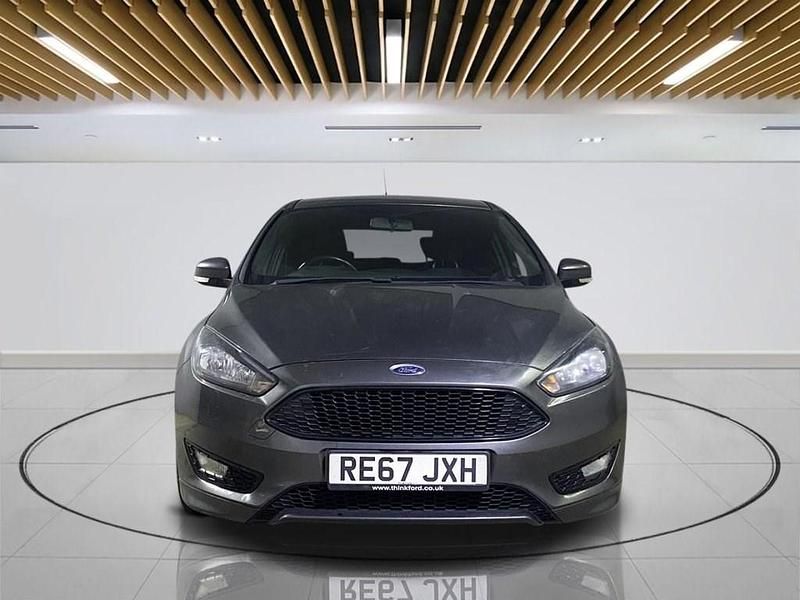 Used Ford Focus ST-Line 120 HP (88 kW) 2017 Grey Hatchback