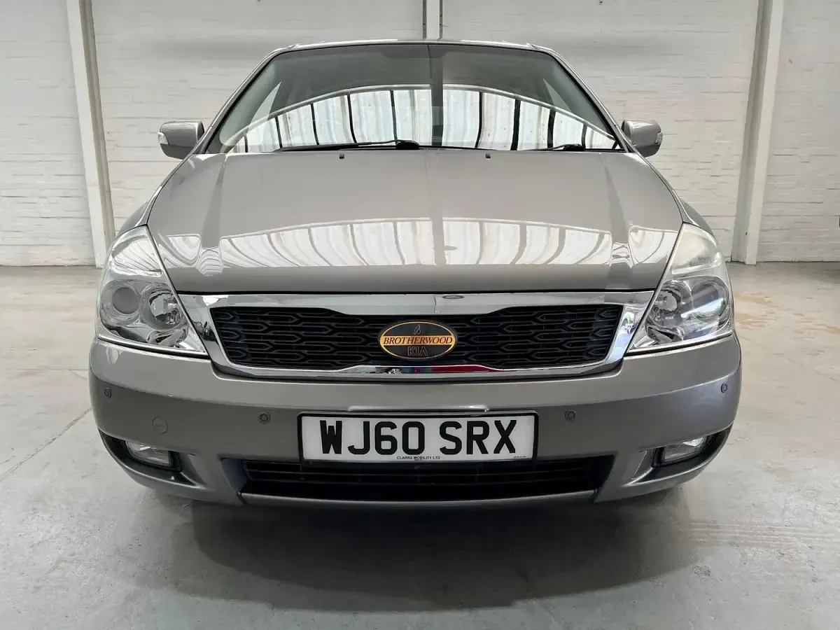 Used Kia Sedona 2010 Silver MPV