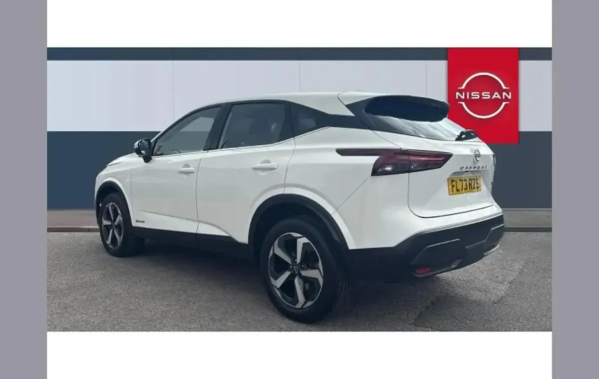 Used Nissan Qashqai Acenta Premium 190 HP (139 kW) 2023 White SUV