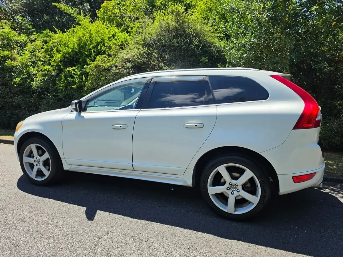 Used Volvo XC60 R-Design 2012 White SUV