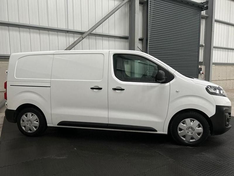 Used Vauxhall Vivaro Edition 2021 White MPV