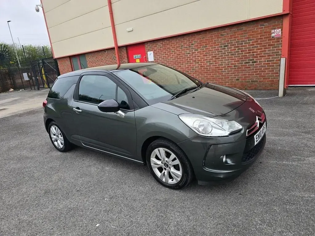 Usado Citroën DS3 110 HP (80 kW) 2010 Cinzento Citadino